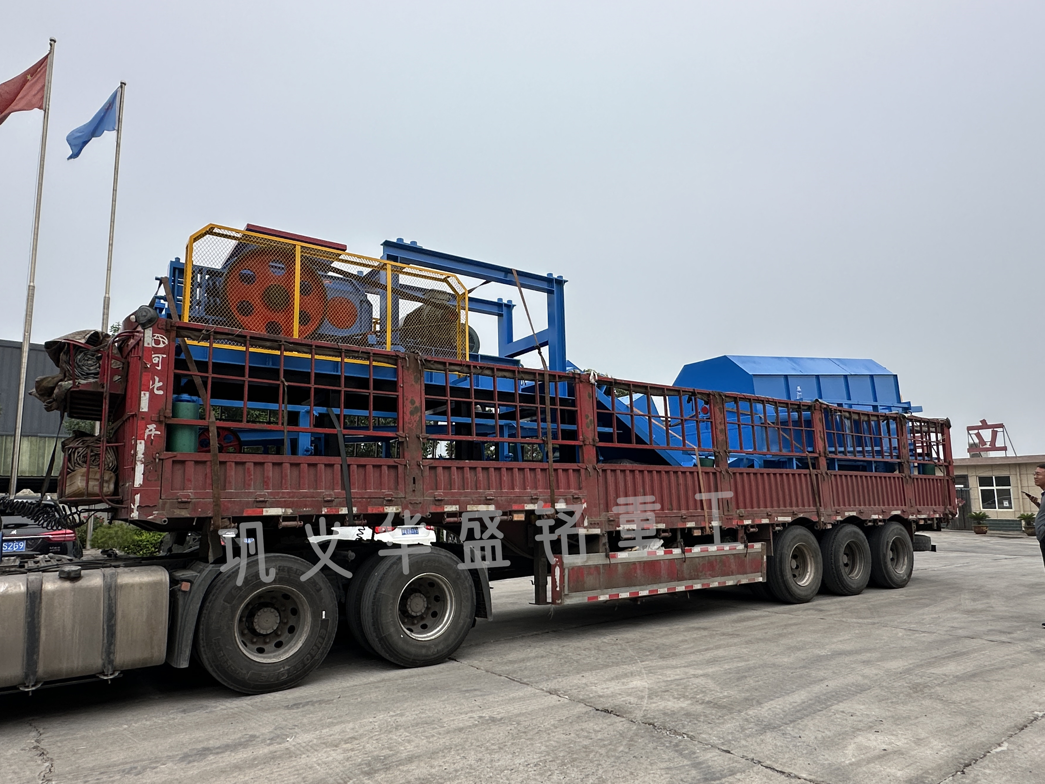 公路瀝青翻挖料破碎篩分機(jī),瀝青再生設(shè)備型號,廢舊路面破碎機(jī)價格,柔性雙齒輥式破碎機(jī)廠家